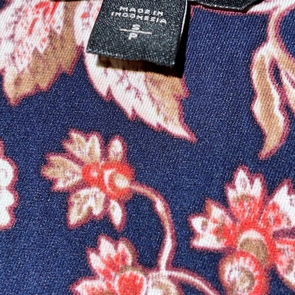 3 for $10 Bundle - Express floral tank - Picture 3 of 3